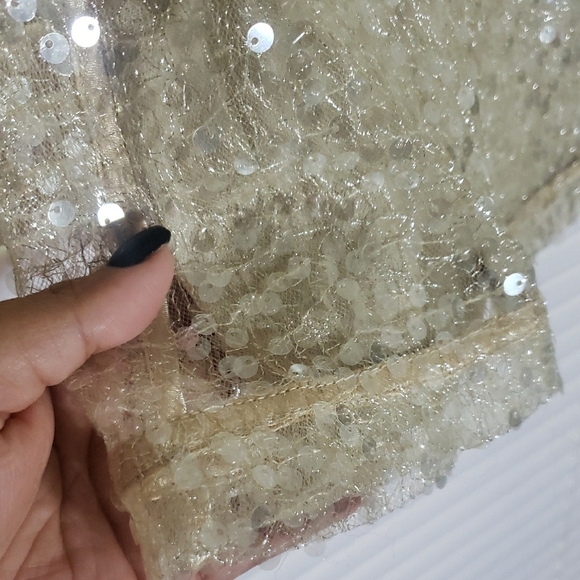 Sage & Fig Beige Sequin Cropped Blouse – Sparkle in Every Season - Picture 5 of 11